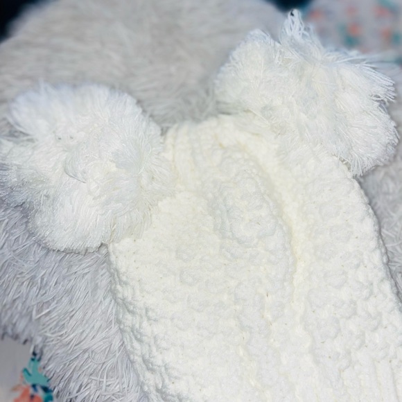 ON SALE…Double PomPom Knitted Hat - Picture 4 of 8
